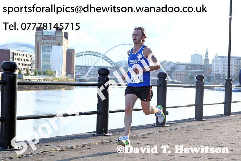 Kevin Jeffress (Sunderlamnd) 3rd in the Bridges of the Tyne 5 Mile Road Race, Newcastle. Photo: David T. Hewitson/Sports for All Pics